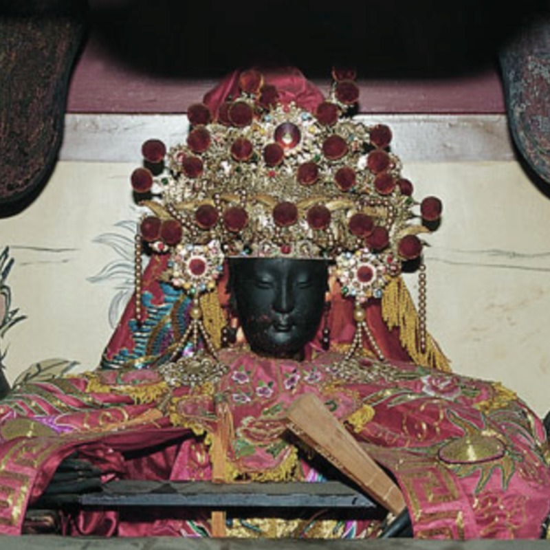 爛桃花剋星？Threads瘋傳霞海城隍廟「2物」拜城隍夫人，網友：辦案效率超高