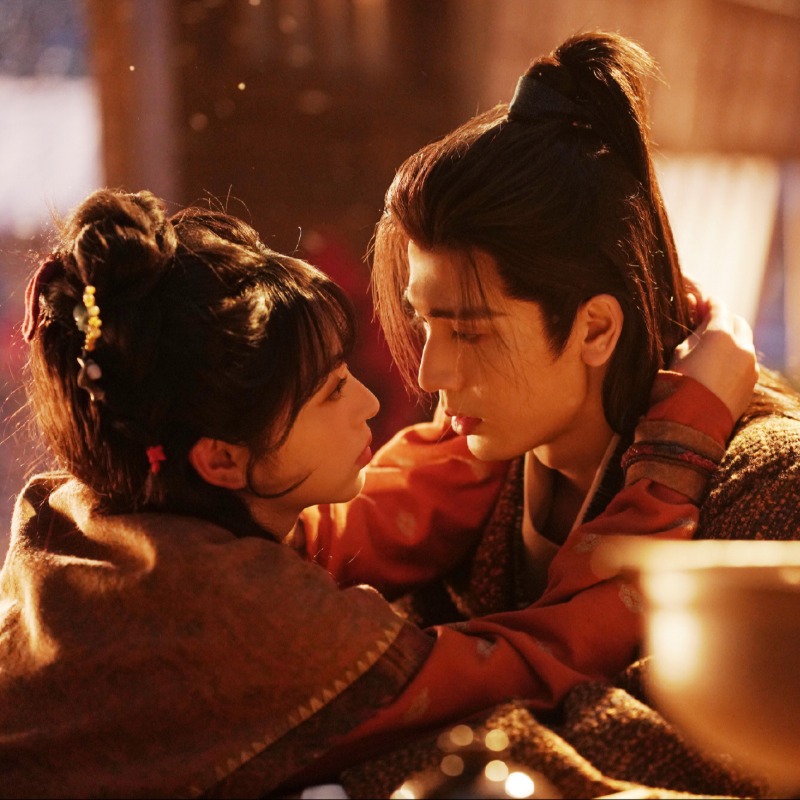 張凌赫、田曦薇《逐玉》灑糖CP甜炸！傳經紀人結仇：反成超強宣傳