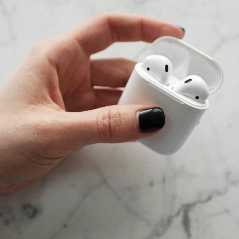 你的AirPods戴錯嗎？正確戴法曝光，Apple官方早就教過