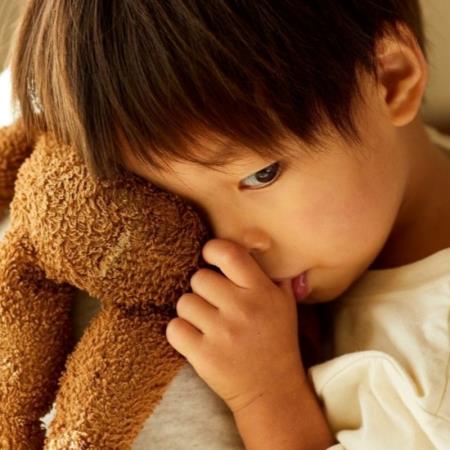 愛撞人、動作粗魯又講不聽？ 小孩的 24個「問題行為」全解析