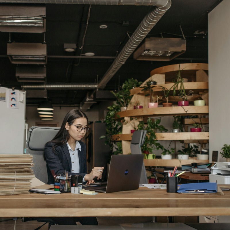 上廁所也被管？她遭主管嫌「太常跑廁所」怒離職：薪水31k真的很委屈