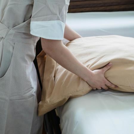 洗床單、枕頭套沒用！醫揭「床上1物」最髒：每天睡細菌養殖場