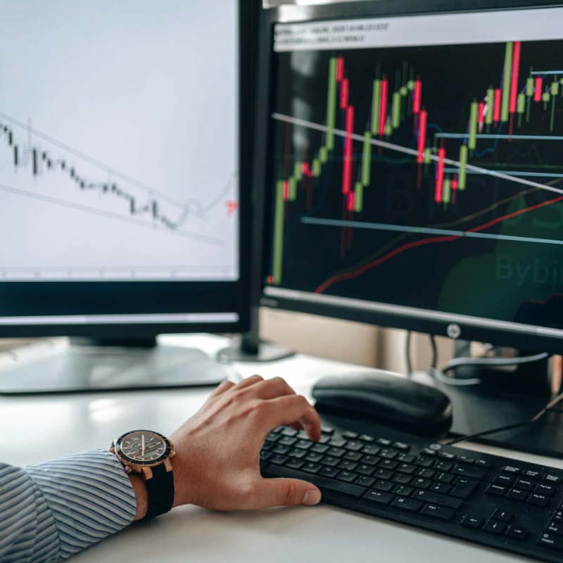 全球資產「豬羊變色」阮慕驊示警：大宗物資狂飆31%比特幣反成最慘