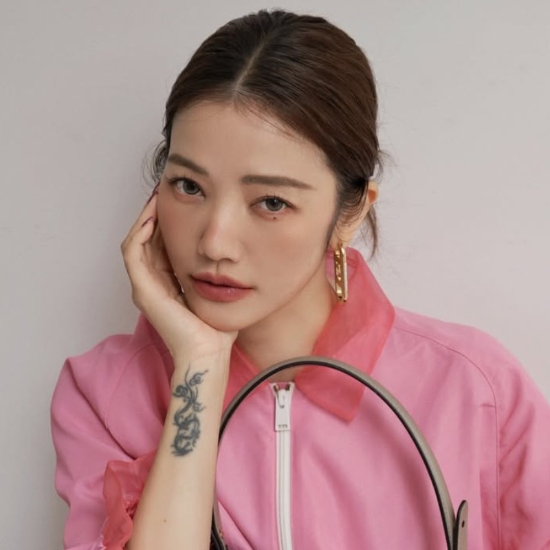 許路兒50歲逆生長！堅持做「臉部撥筋」步驟公開