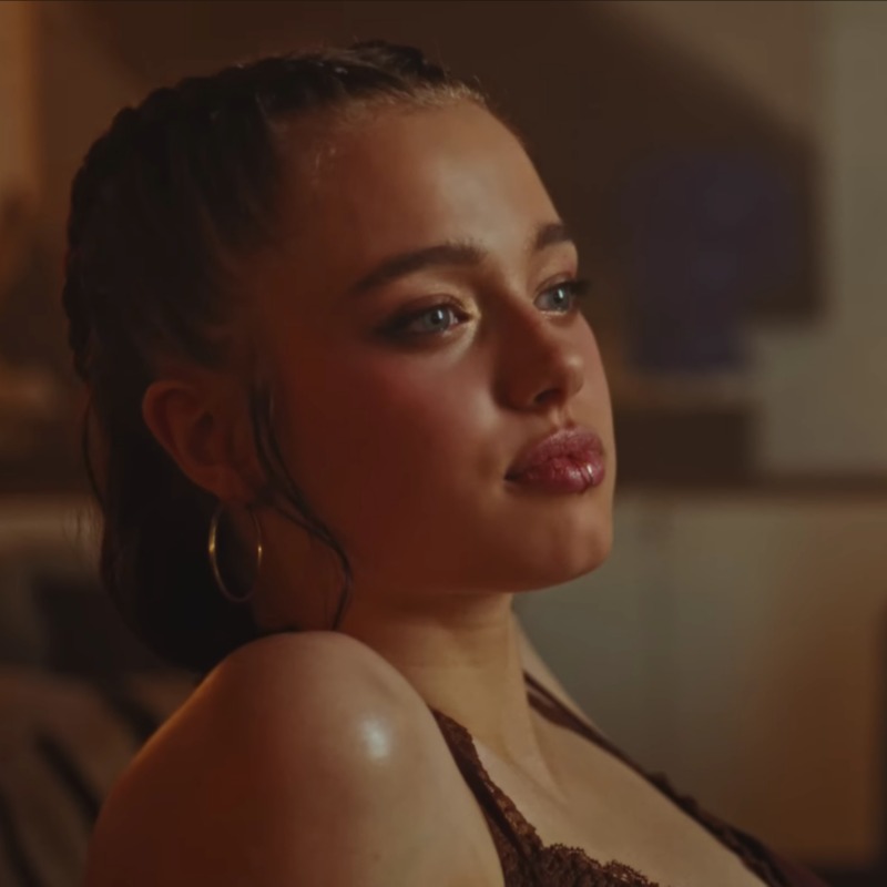 安潔莉娜裘莉19歲女兒「韓星MV出道」！神複製媽媽美貌，精湛舞蹈被瘋傳