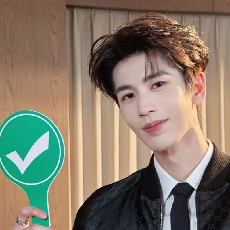 張凌赫「理工腦」有多強？方程式秒解題：迪麗熱巴、劉宇寧乖巧聽講