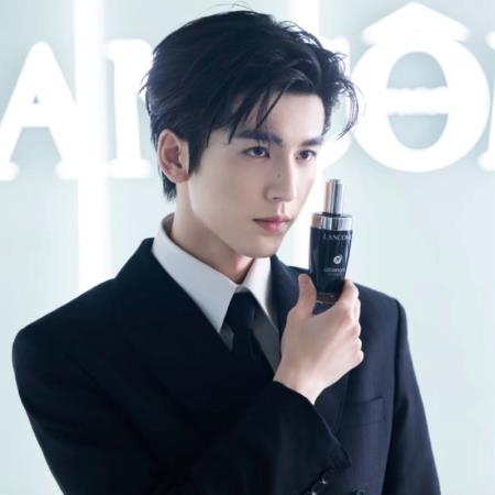 《逐玉》張凌赫、鄧凱，同款神級精華！Lisa也愛用