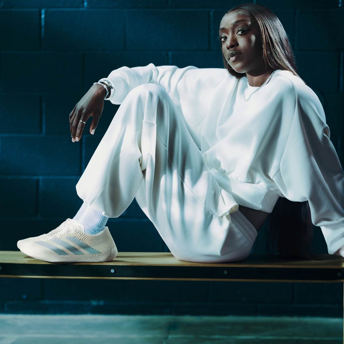 3.adidas CLIMACOOL LACED延續 ADDITIVE 3D 列印製鞋技術,並採用新型 UV 固化聚合物材料。