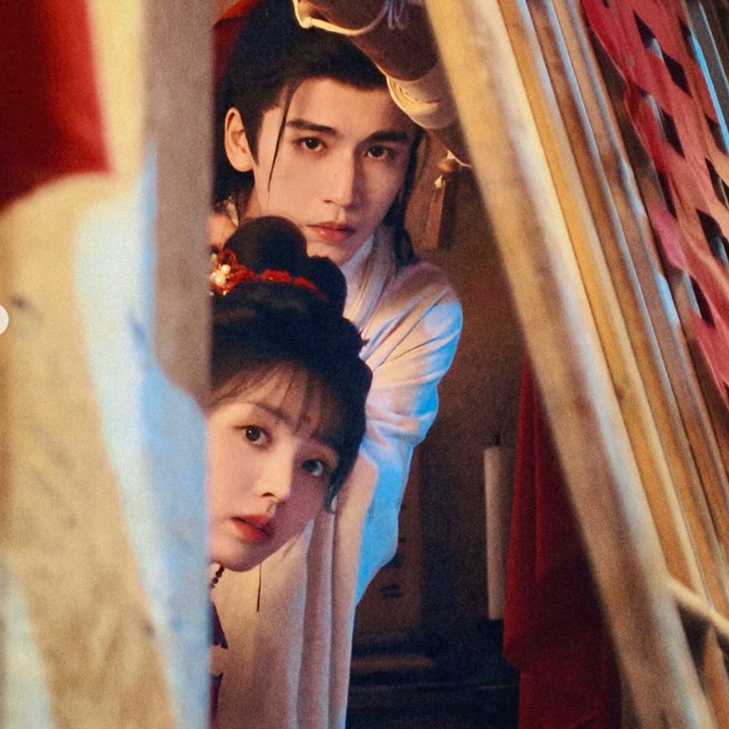 《逐玉》慶功宴爆淚點！張凌赫哽咽談行業艱難，兩人經紀人「喝酒和解」成意外焦點