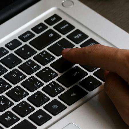 AI文一眼就能看出？網友抓包這些「超明顯破綻」：看到就秒懂