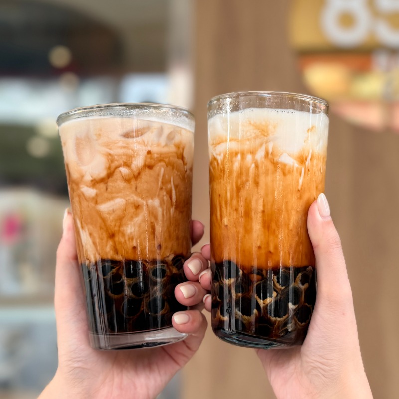 2026「國際珍奶日」優惠一次看！迷客夏免費加珍珠、日出茶太買一送一爽喝