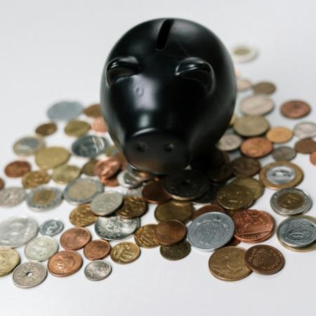 儲蓄險退燒！資金大搬家，銀行、郵局定存流向ETF背後原因曝光