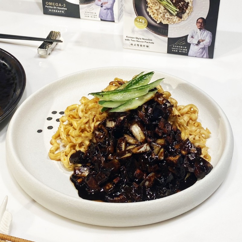 上班族必備料理包推薦！《黑白大廚》聯名拌麵超道地、牛肉麵快速上桌