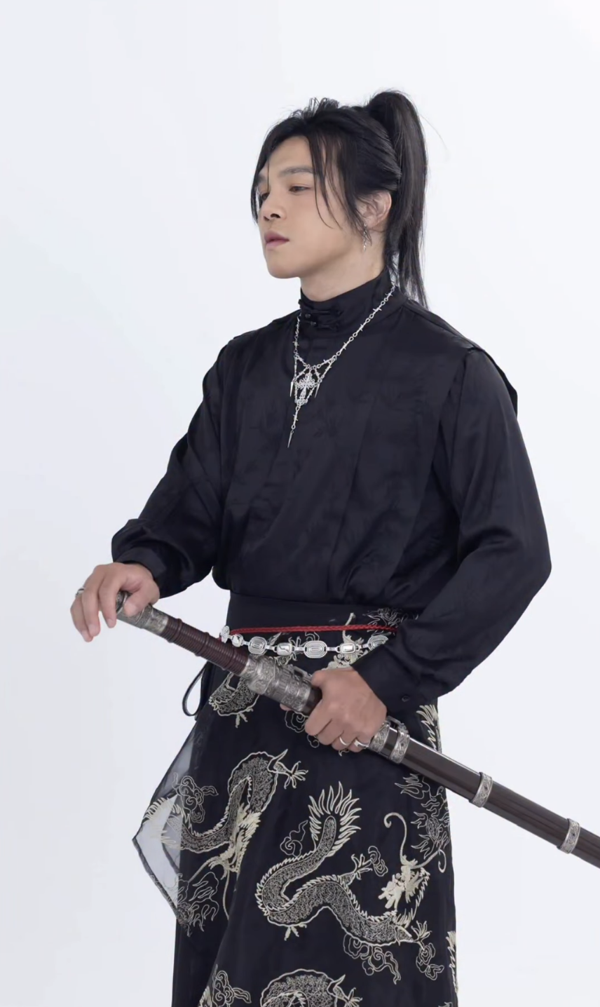 全面離開成人產業後，阜東昇始終沒有放棄音樂夢。（圖／阜東昇ig＠chensen800920）