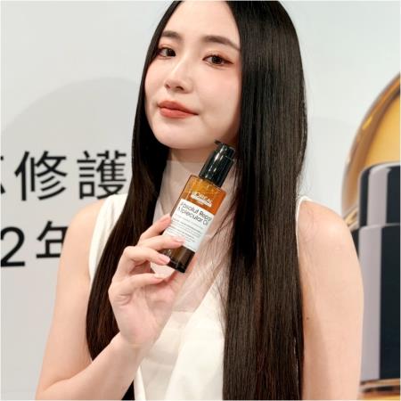 髮油怎麼用最有效？乾髮用、濕髮用？明星髮型師的護髮祕訣