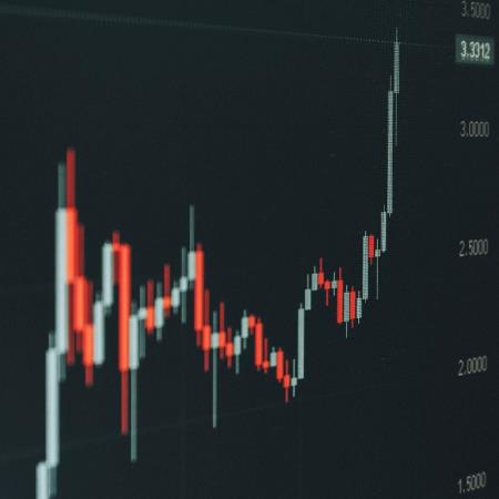 15天瘋漲64%！群創飆近16年新高，專家曝進場策略