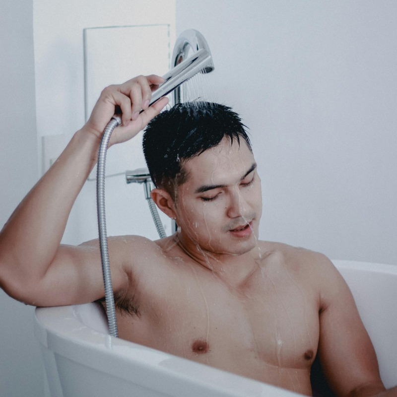 夏天還洗熱水澡？「冷水vs熱水」引起討論，醫示警：刺激過頭恐出事