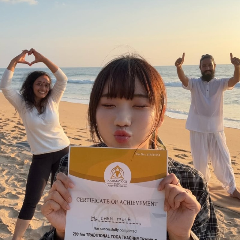瑜伽老師控「搶住五星飯店」？雙方公開帳單互槓，愛莉莎莎反擊：事實被扭曲