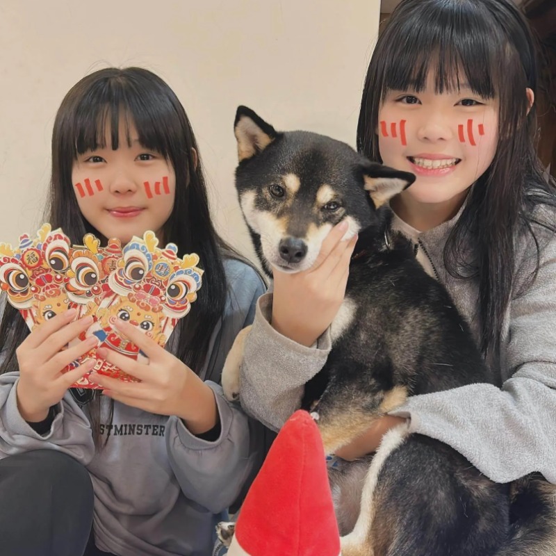 「5歲紅到美國」左左右右高中畢業了！幽默嘆：沒有無敵星星了