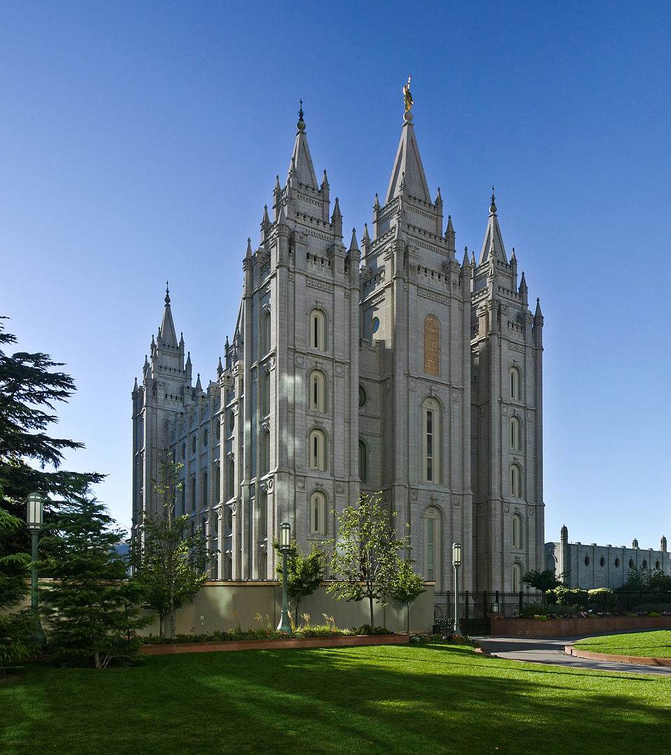 Salt_Lake_Temple,_Utah_-_Sept_2004