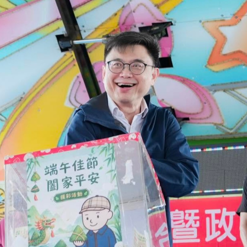 《鐵拳教育》驚見賴瑞隆？遭網諷「快告Netflix」封鎖留言反被酸