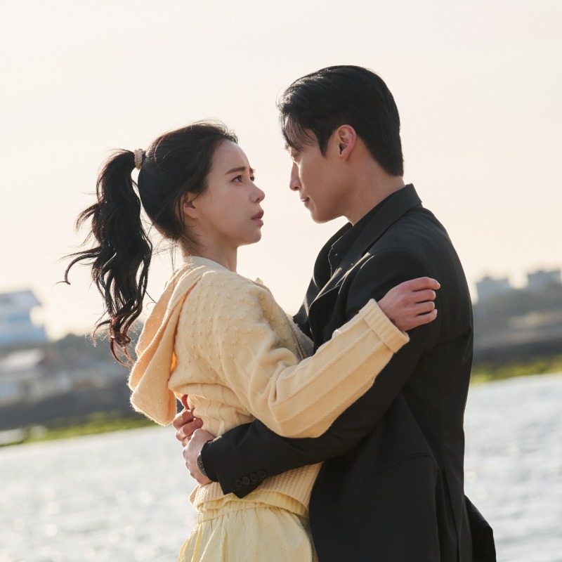 韓劇《我的王室死對頭》片頭神級劇透！「初戀這顆智齒、老鼠藥」標題伏筆