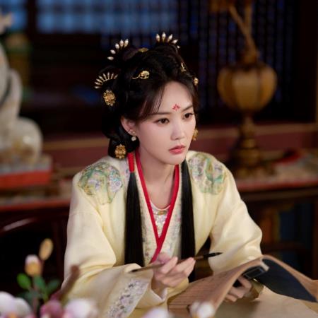 陸劇《雲秀行》爆紅原因！李一桐女官逆襲太熱血，鄧為瘋批反派搶盡風頭