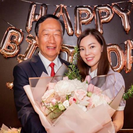 正宮早知情？郭台銘捲婚外情風波，曾馨瑩昔舊文被翻出，網驚：話中有話？