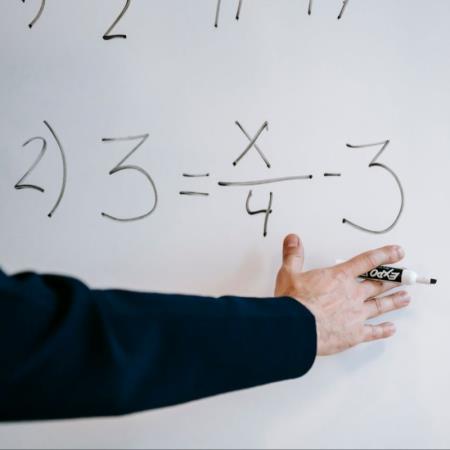 暑假過完數學成績大退步?專家:每天10分鐘比補習還有效