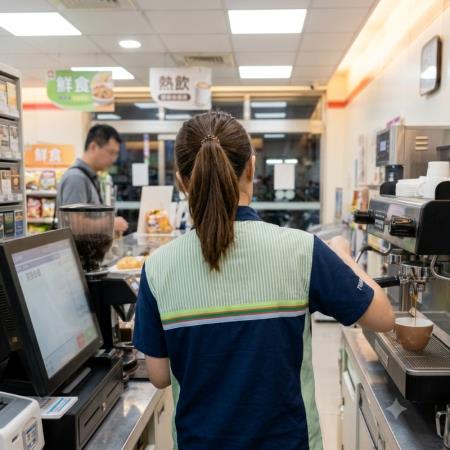店員漏結75元拿鐵內幕！呂秋遠曝店長算計：原本要罰18萬