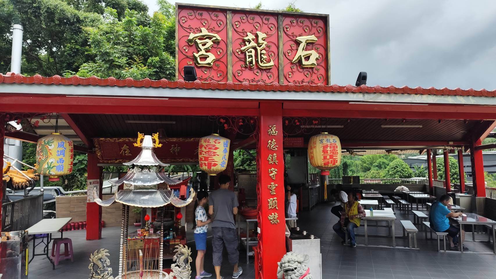 圖片來源 : Facebook 中寮石龍宮-泡麵土地公