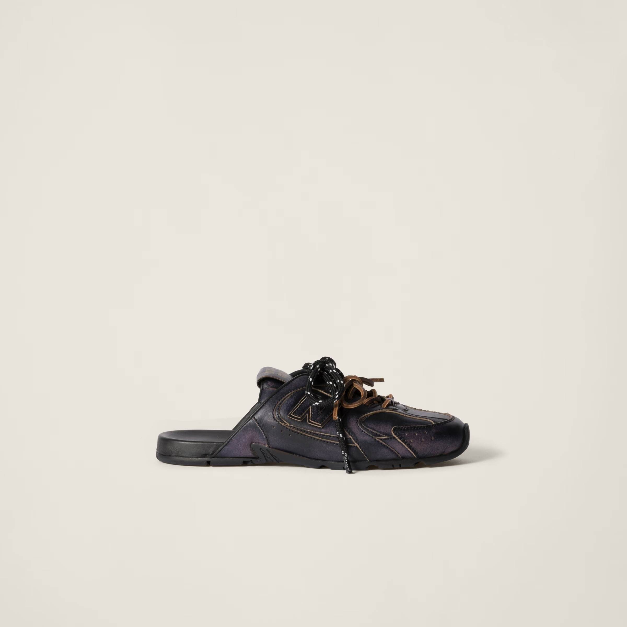 New Balance X Miu Miu 530 SL 裝飾小牛皮祼跟鞋，NT$42,000
圖片來源：Miu Miu