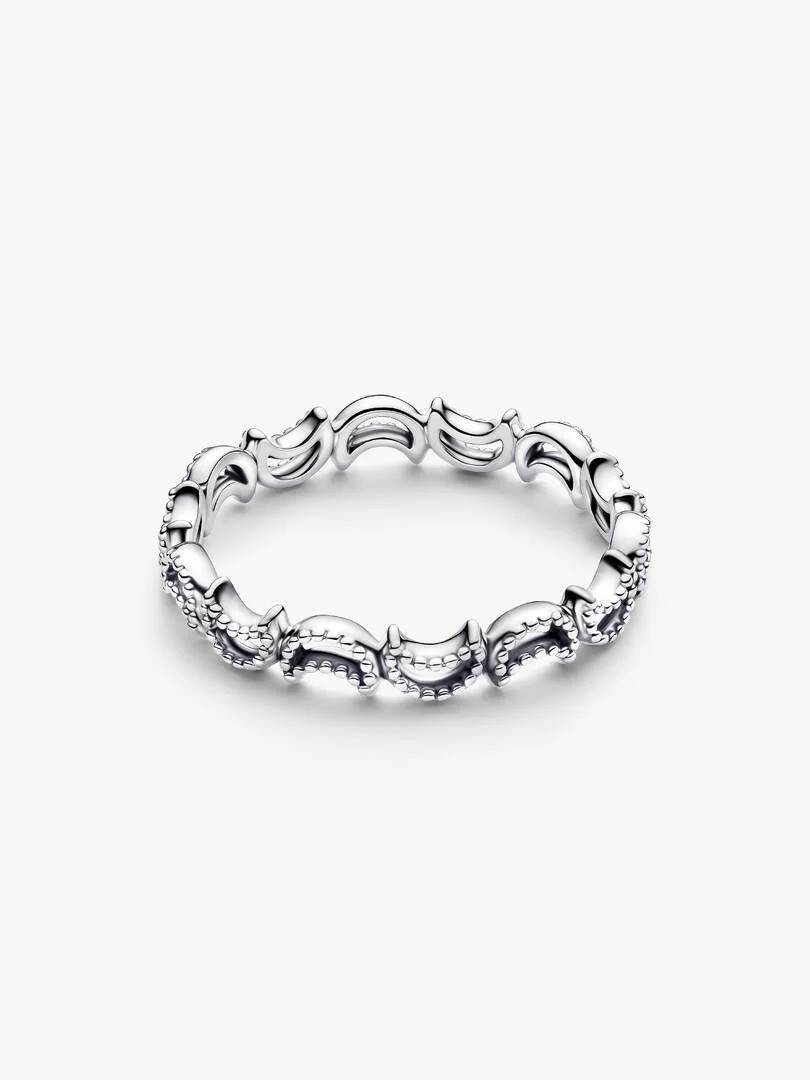 珠飾新月透視戒指，NT$1,480
圖片來源：Pandora
