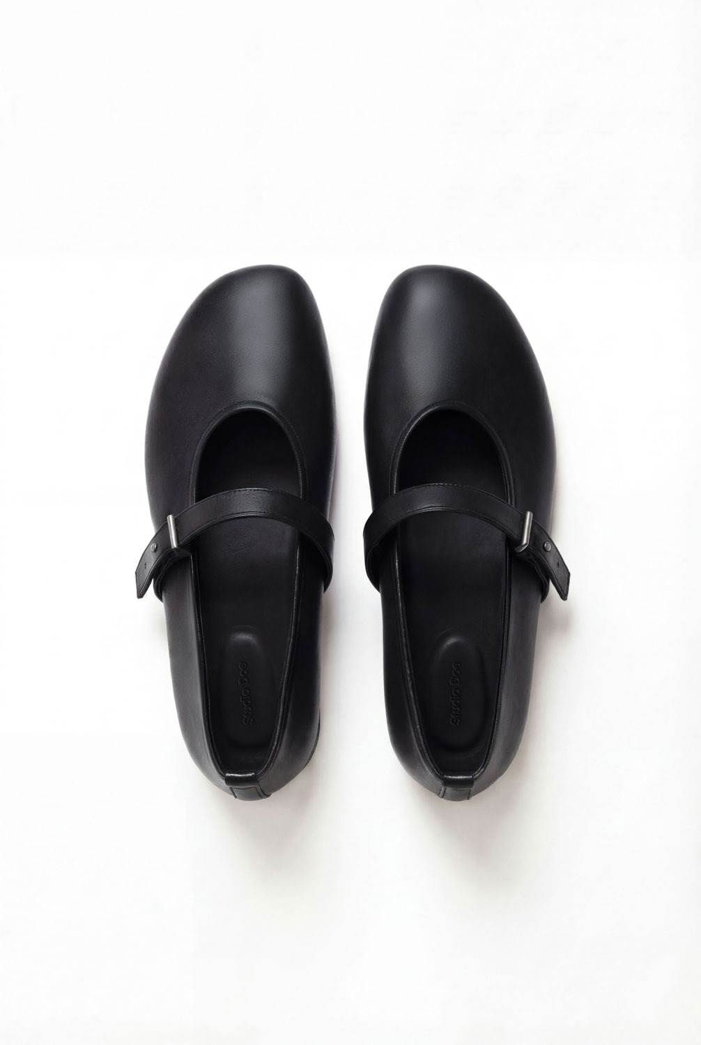 Soft Arc 弧形真皮娃娃鞋，NT$2,980
圖片來源：Studio Doe