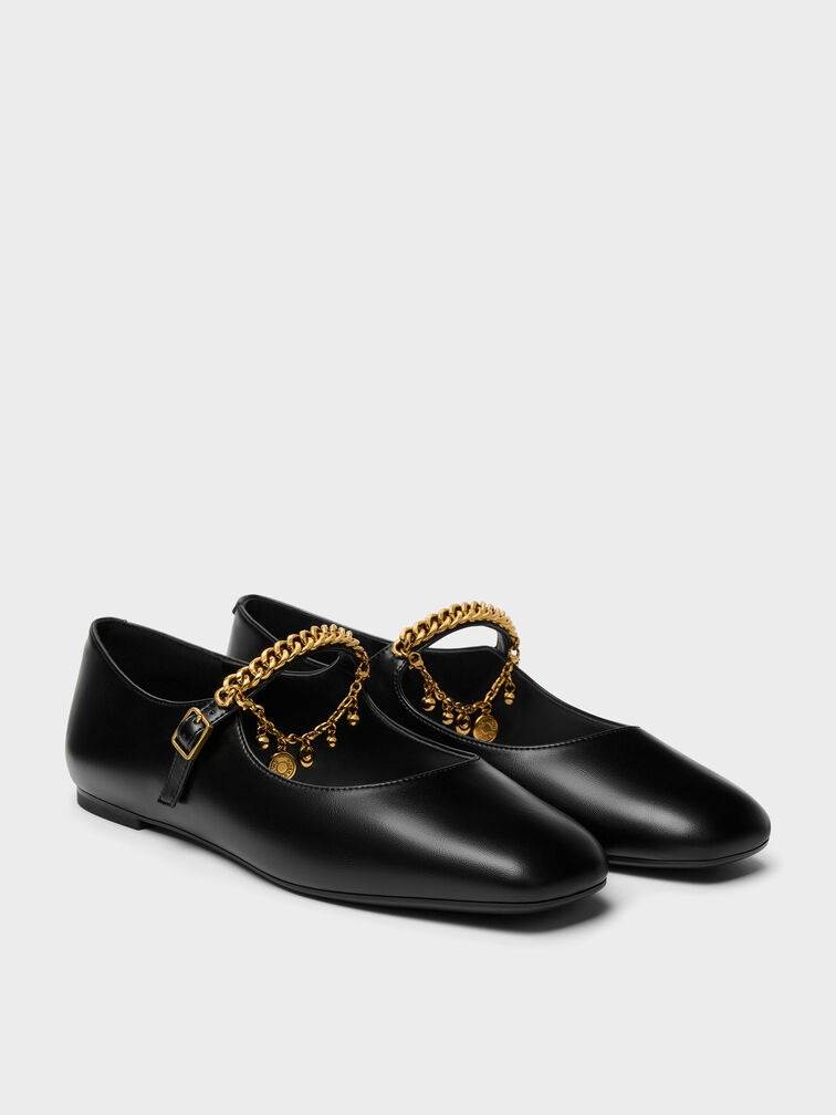 鏈帶瑪莉珍鞋，NT$2,190
圖片來源：Charles & Keith