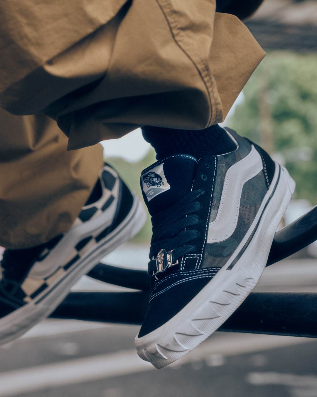 Vans攜手日本街頭潮流品牌BAPE®推出全新聯名鞋款
圖片來源：VANS