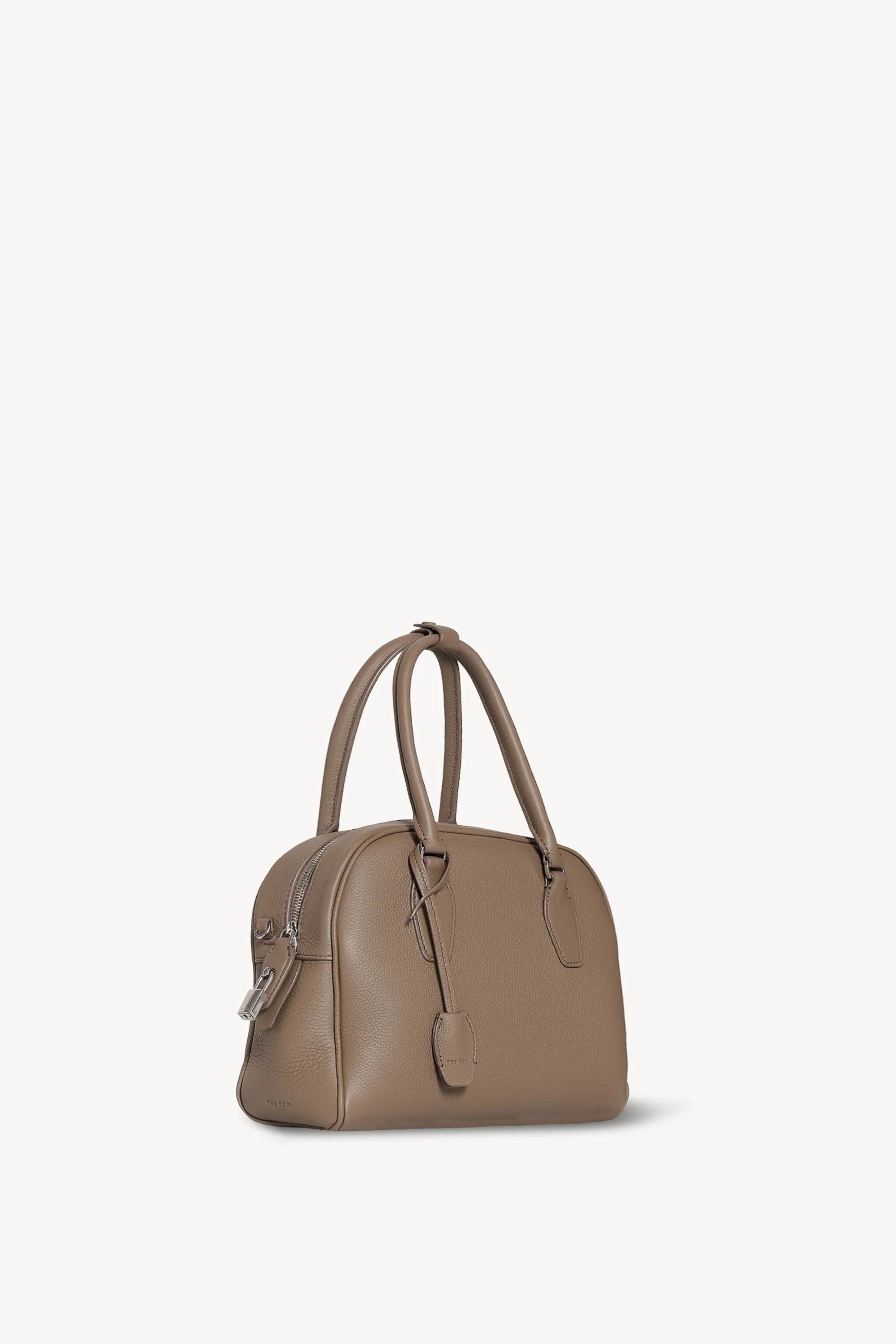 India 10.00 Bag，約NT$123,200
圖片來源：The Row