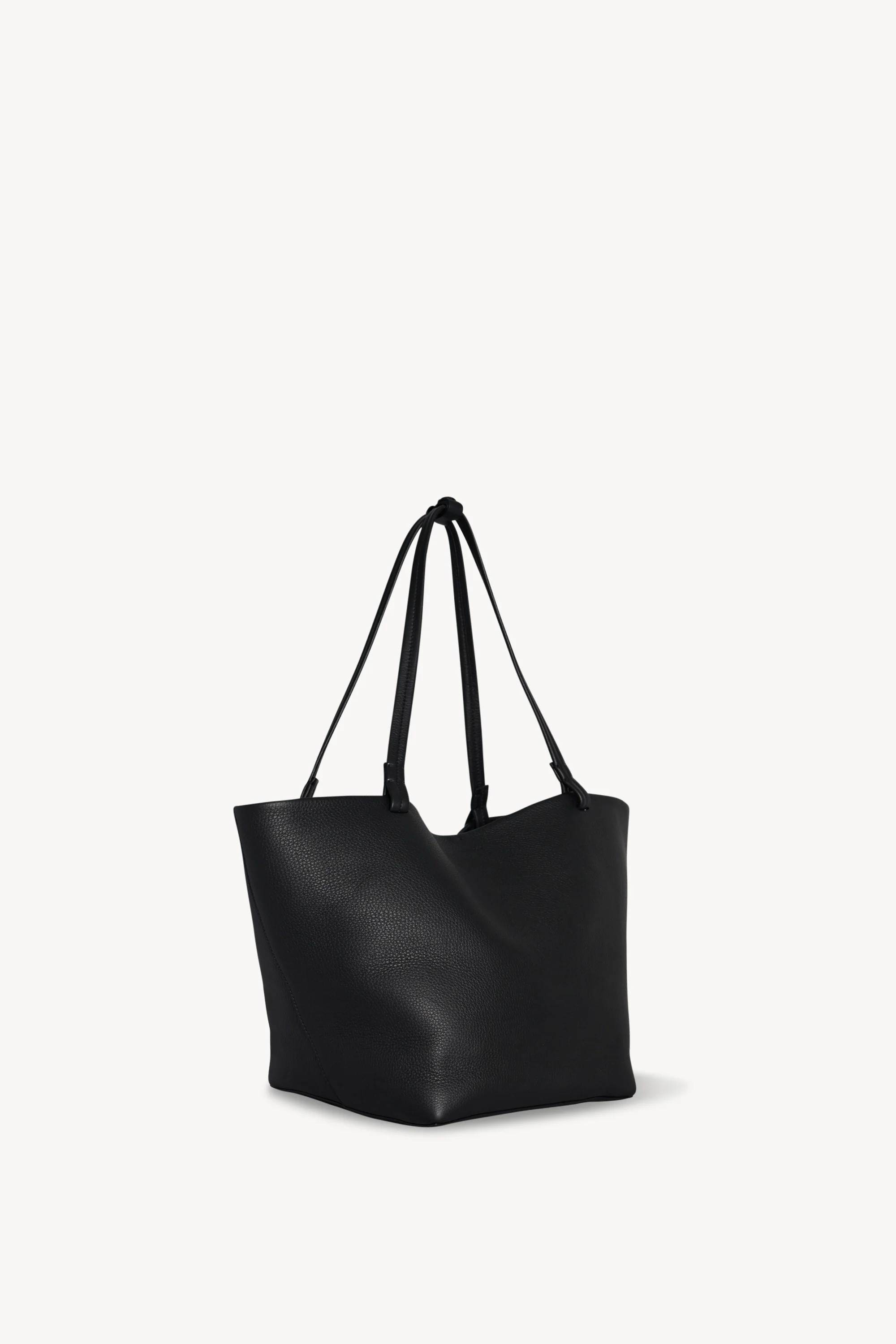Medium Park Tote Stitch Bag，約NT$54,400
圖片來源：The Row