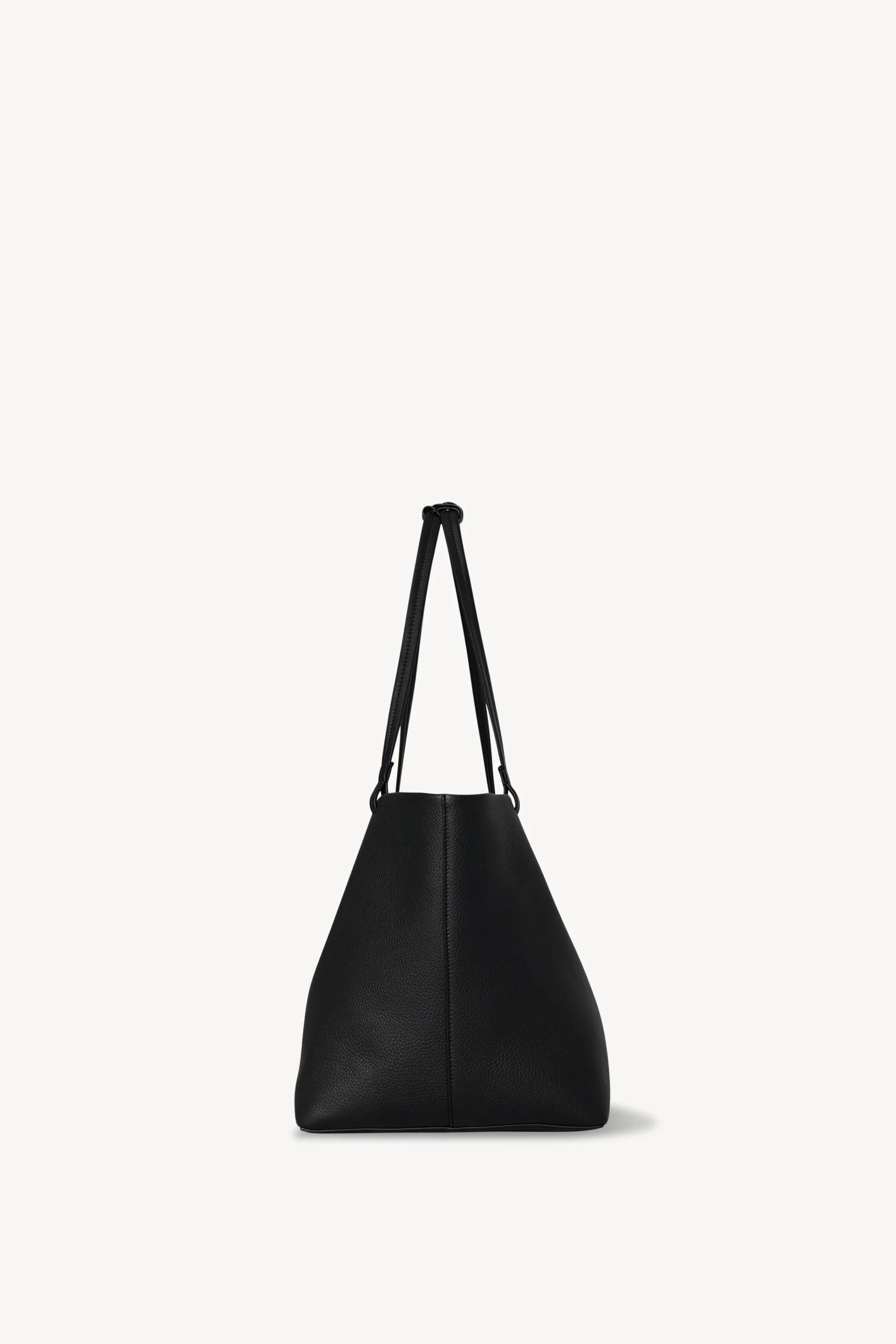 Medium Park Tote Stitch Bag，約NT$54,400
圖片來源：The Row