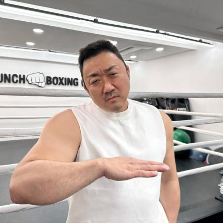 跟上震胸舞熱潮!馬東石跟跳「崔傘〈BAD〉招牌動作」網笑:這是震懾舞吧