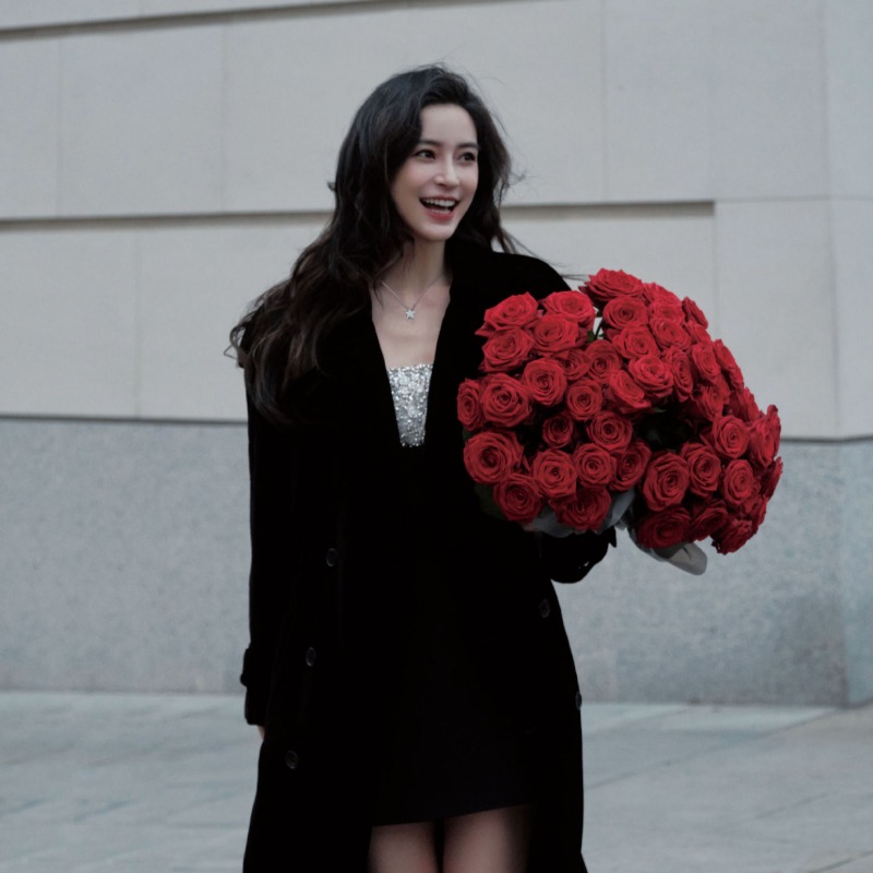 Angelababy 13歲舊照登熱搜！青澀模樣曝光，網驚：根本沒整過
