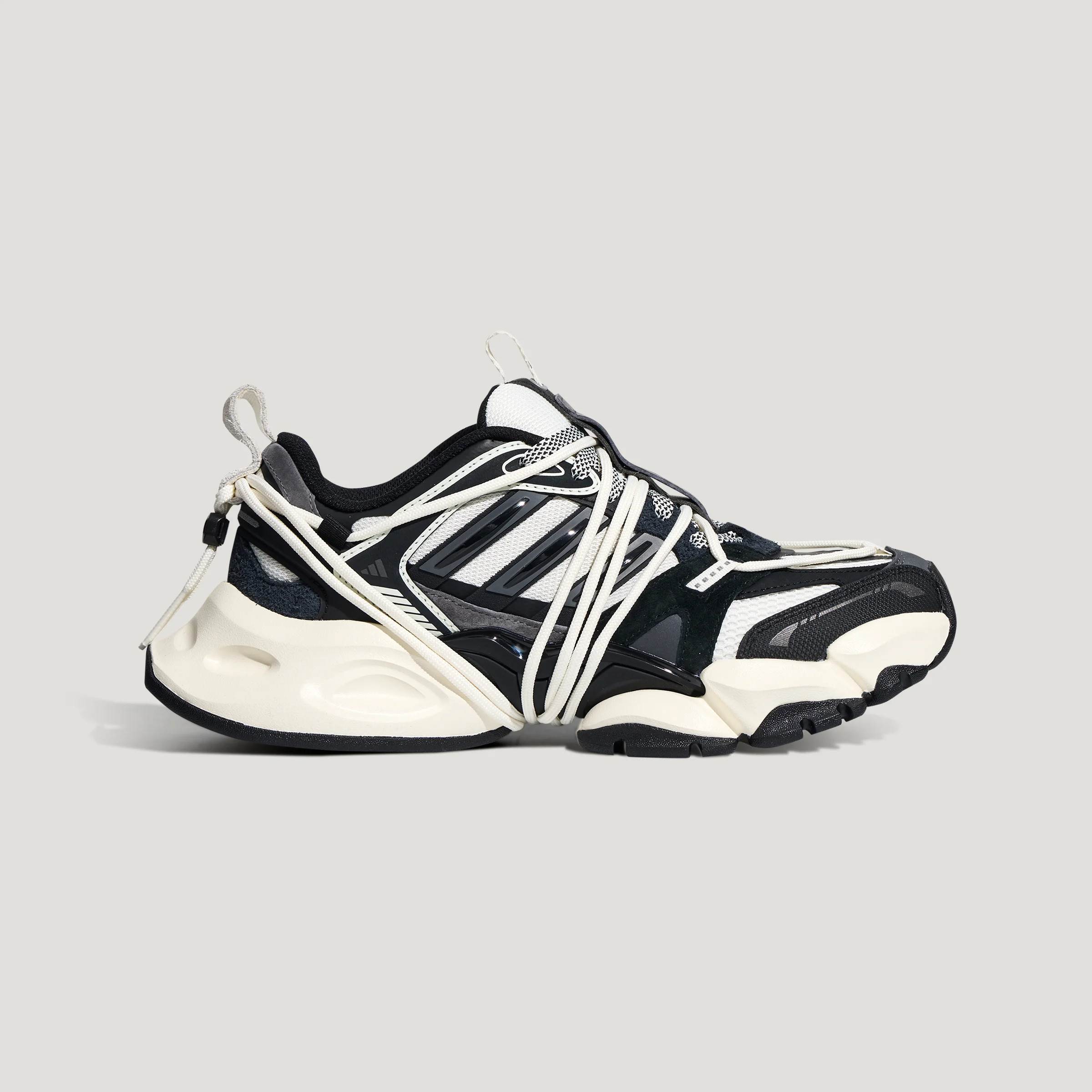 XLG Runner DELUXE 2.0（男女共款），NT4,890
圖片來源：adidas