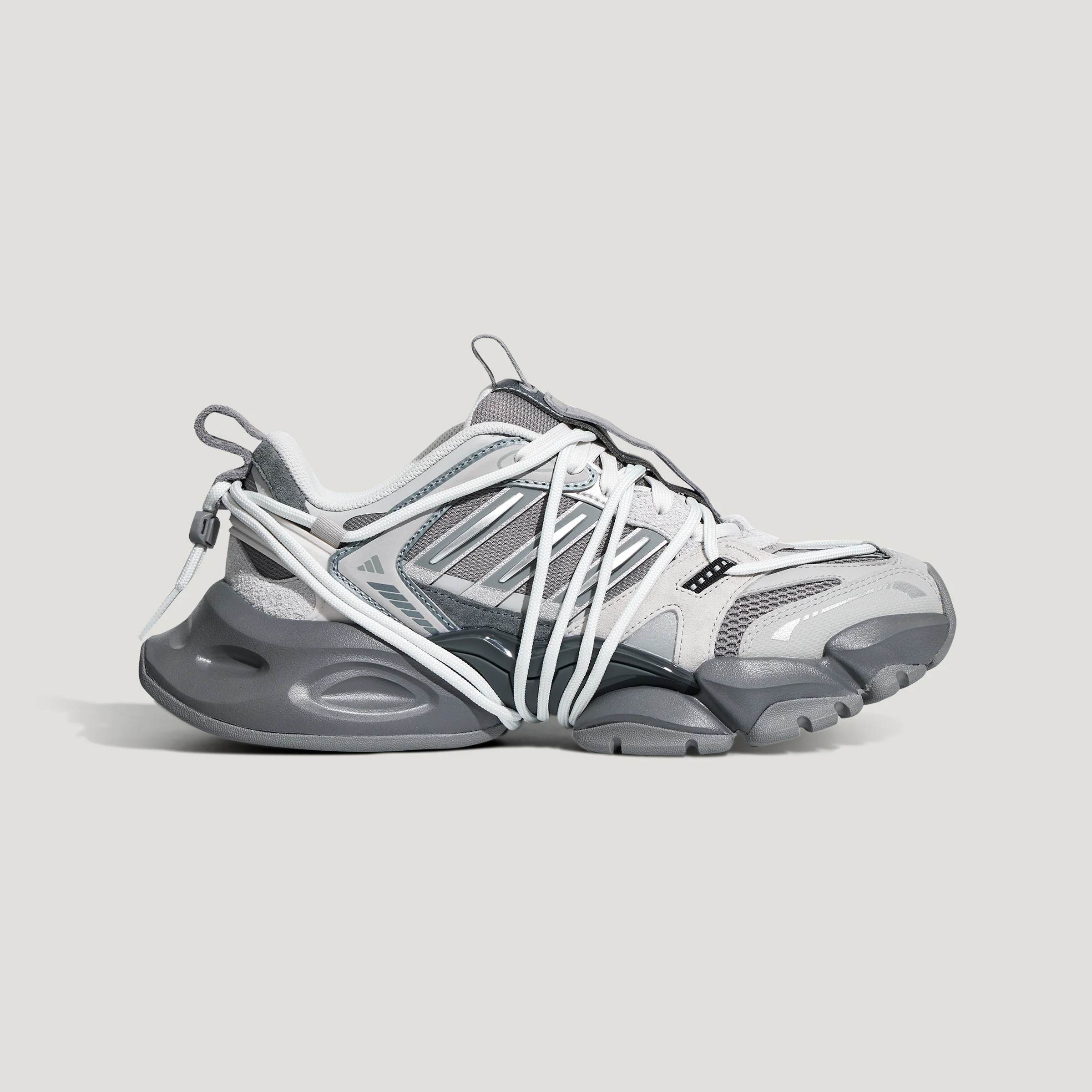 XLG Runner DELUXE 2.0（男女共款），NT4,890
圖片來源：adidas