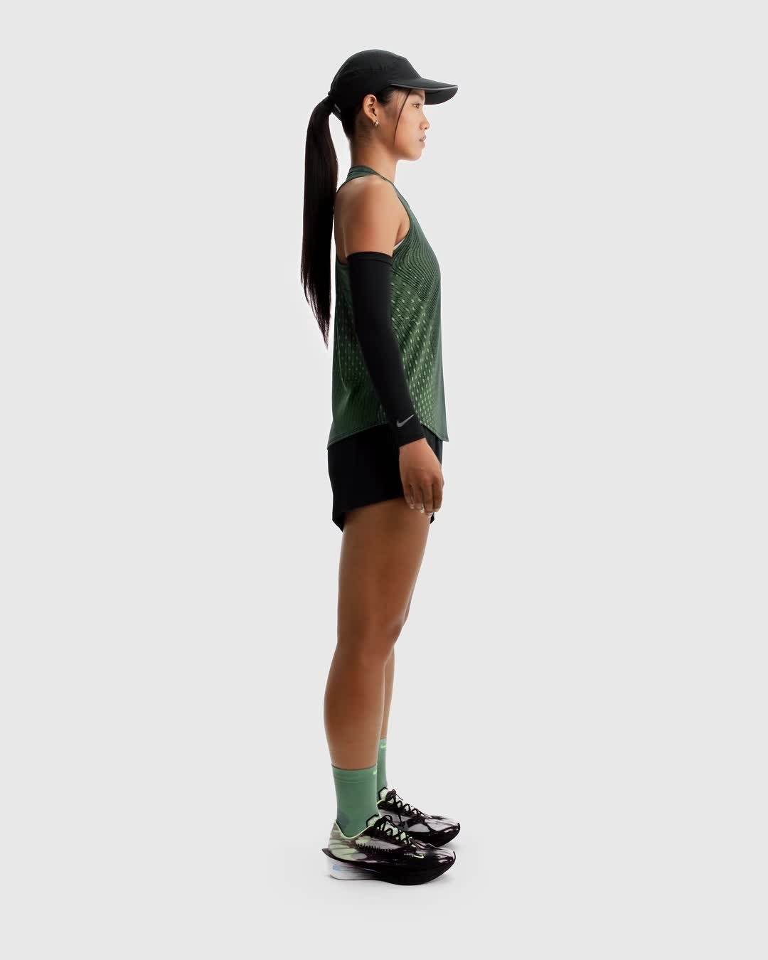 Nike Swift Aero-FIT女款跑步背心上衣，NT$1,980
圖片來源：NIKE