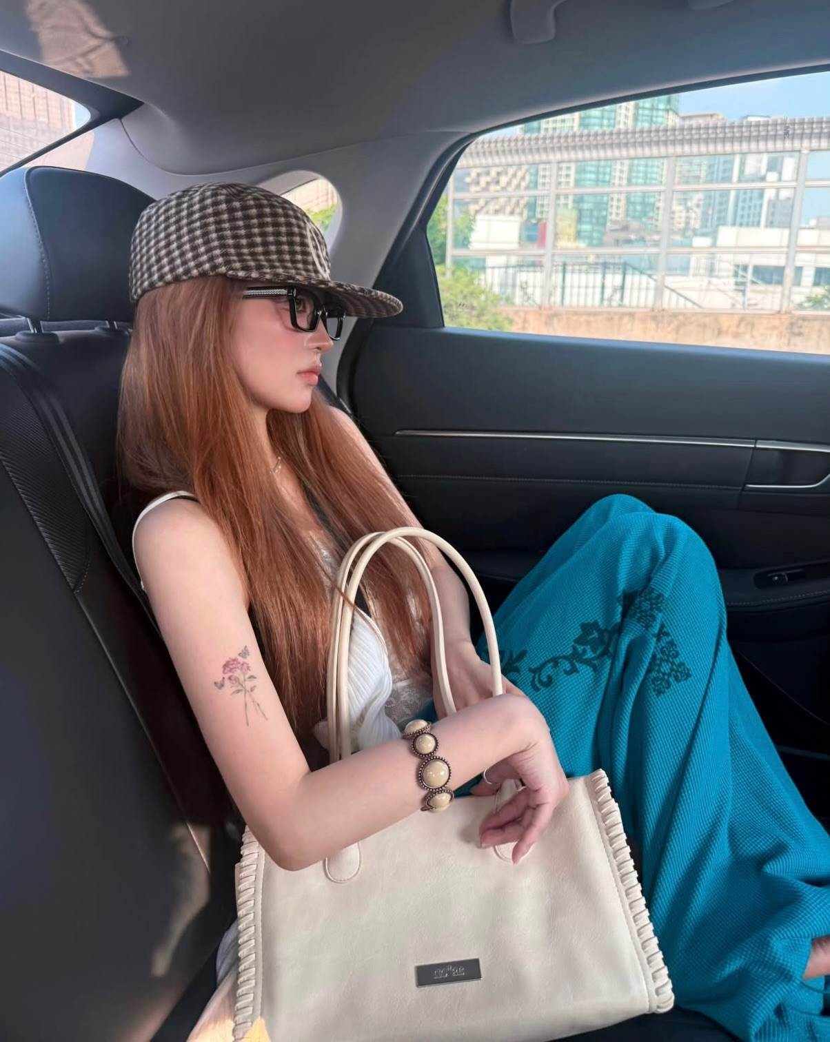 as"on以極具設計感的軟皮革剪裁，迅速佔領了女團的私服衣櫥
圖片來源：IG@as_on_official