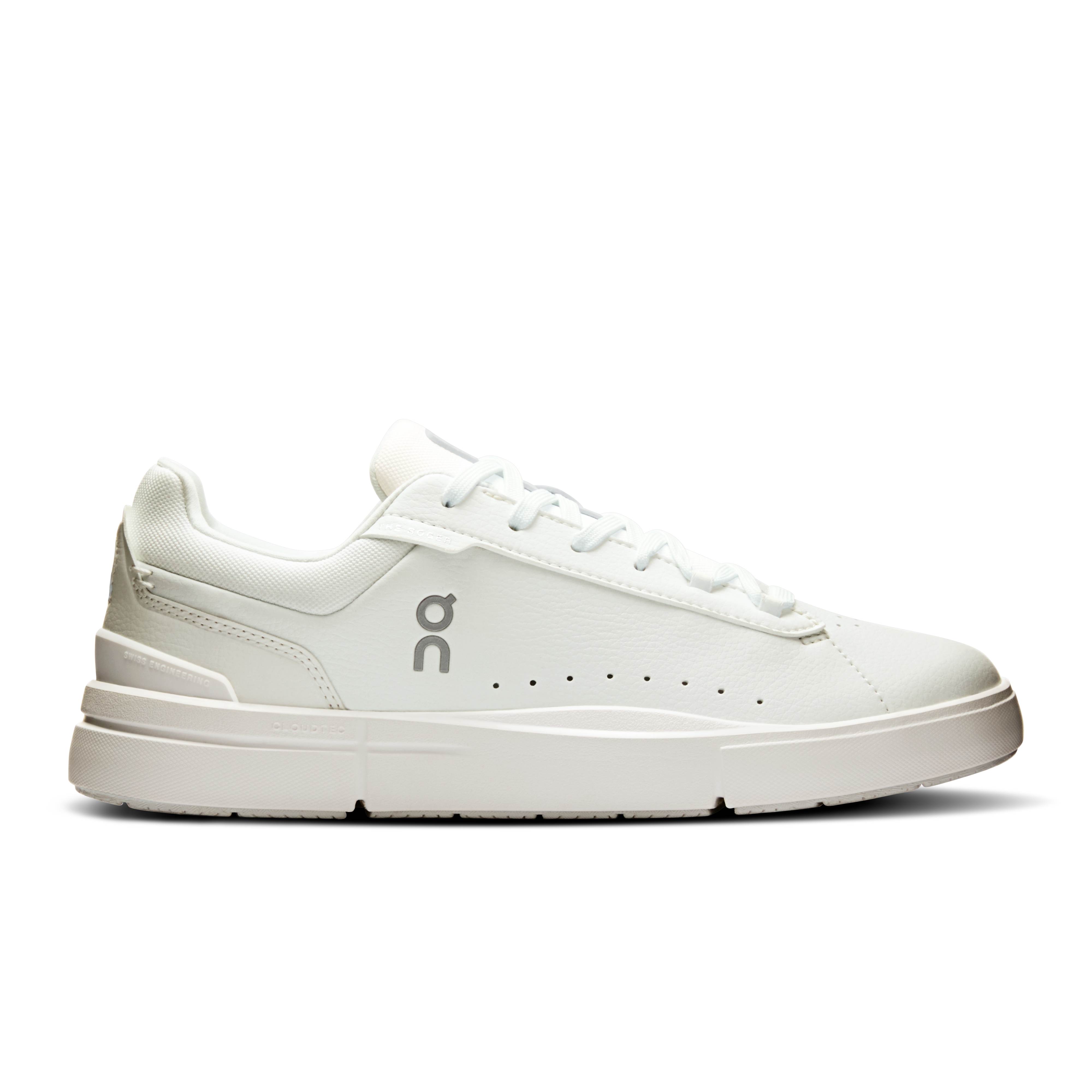 On昂跑 THE ROGER AdvantageWhite | White，NT$5,280
圖片來源：On昂跑