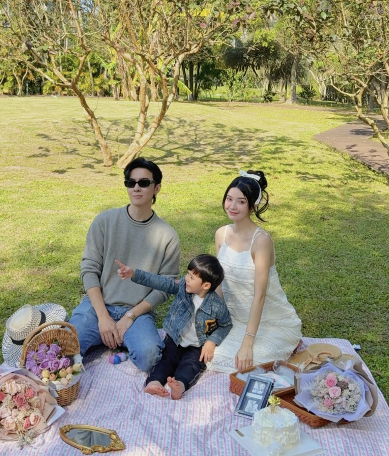 男星唐禹哲與小13歲台美混血女星蘇小軒感情穩定，2023年浪漫求婚後，兩人陸續迎來一對寶貝兒女，升格幸福一家四口。（圖片來源：翻攝自蘇小軒IG )