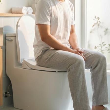 男性坐著尿較健康？醫師揭5大好處：攝護腺肥大「這樣尿」更順暢