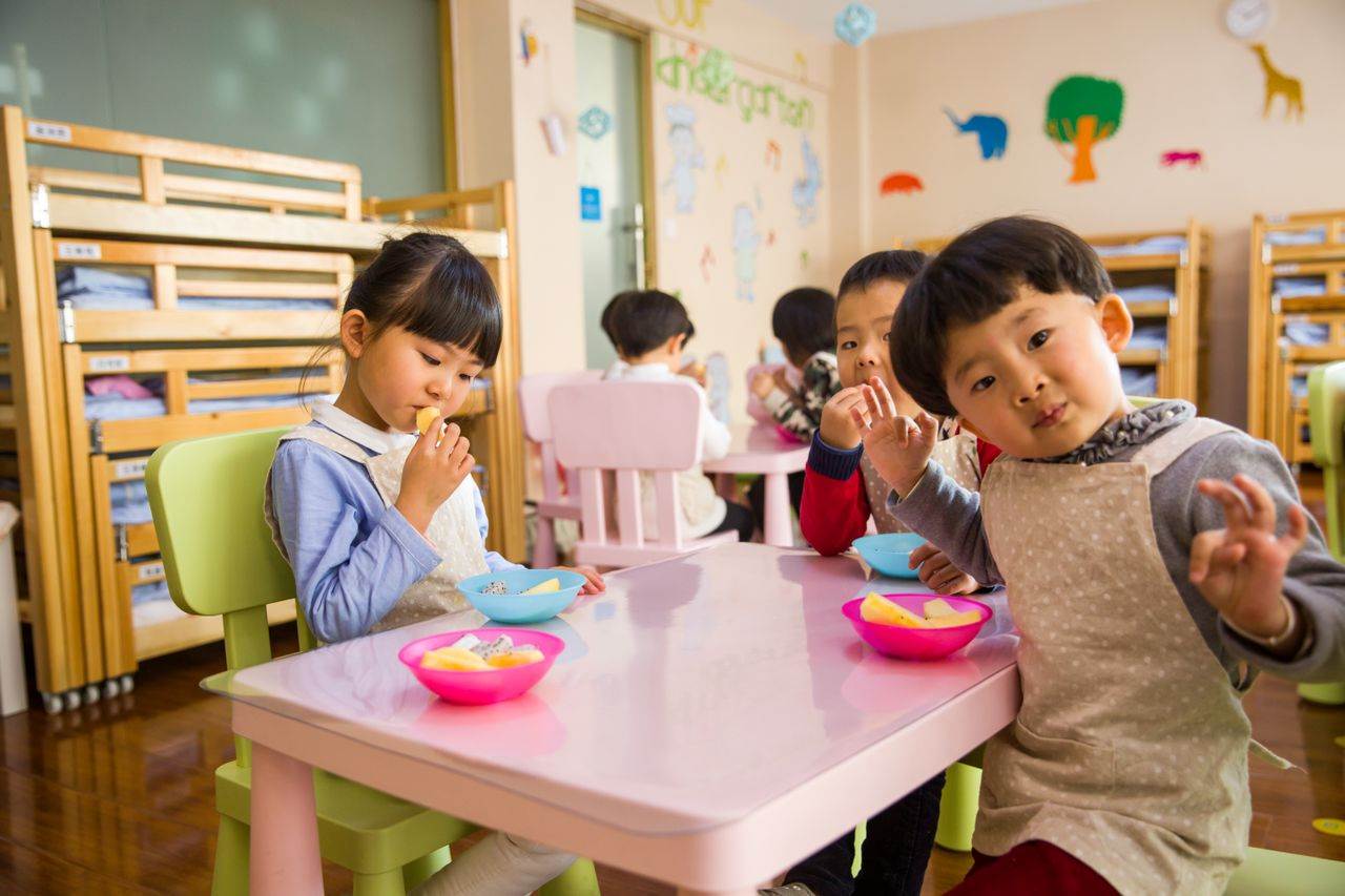 《兒童托育服務實施準則》預告開跑，新制就睡眠安全、餵藥、成長追蹤及<a href='https://cava.tw/search/tags/飲食/' target='_blank'>飲食</a>訂出明確規範。圖片來源：pexels