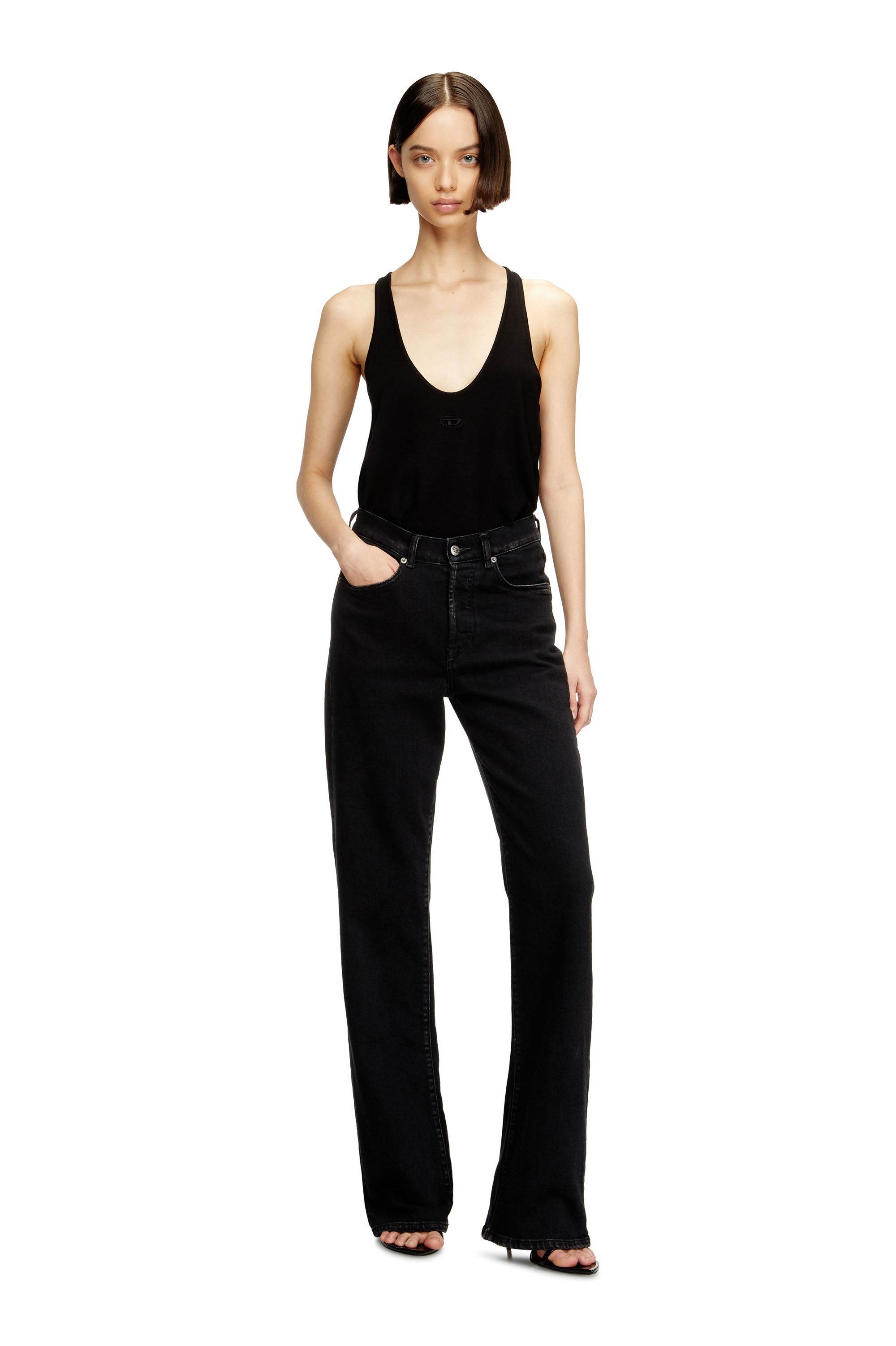 Diesel Regular Jeans High Waist 1971 D-Sent，NT$8,150
圖片來源：Diesel